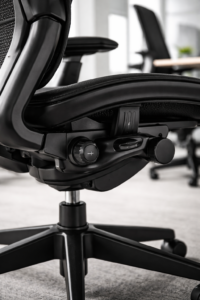 Mecanismo de ajuste de altura y profundidad en silla ergonómica