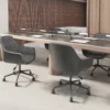 Bravia Ejecutiva silla negra con ruedas en ambiente de oficina