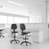 Elaris Cajero silla industrial ergonómica en laboratorio
